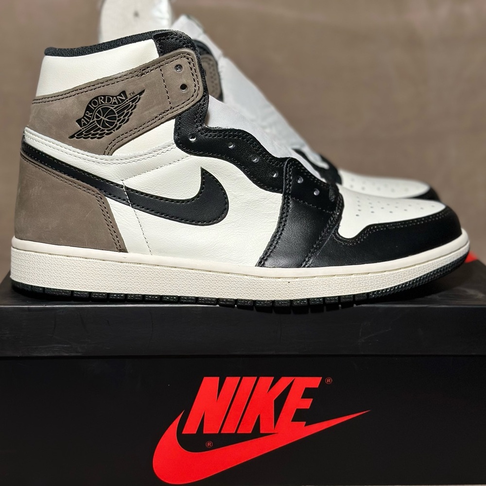 Air Jordan 1 Retro High OG Sneakers